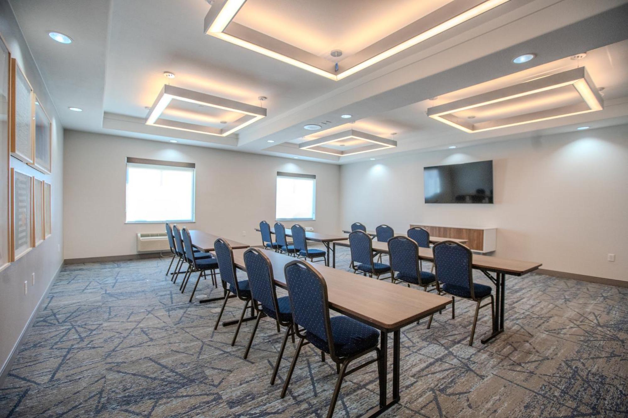 Holiday Inn Express & Suites Cleveland By Ihg מראה חיצוני תמונה