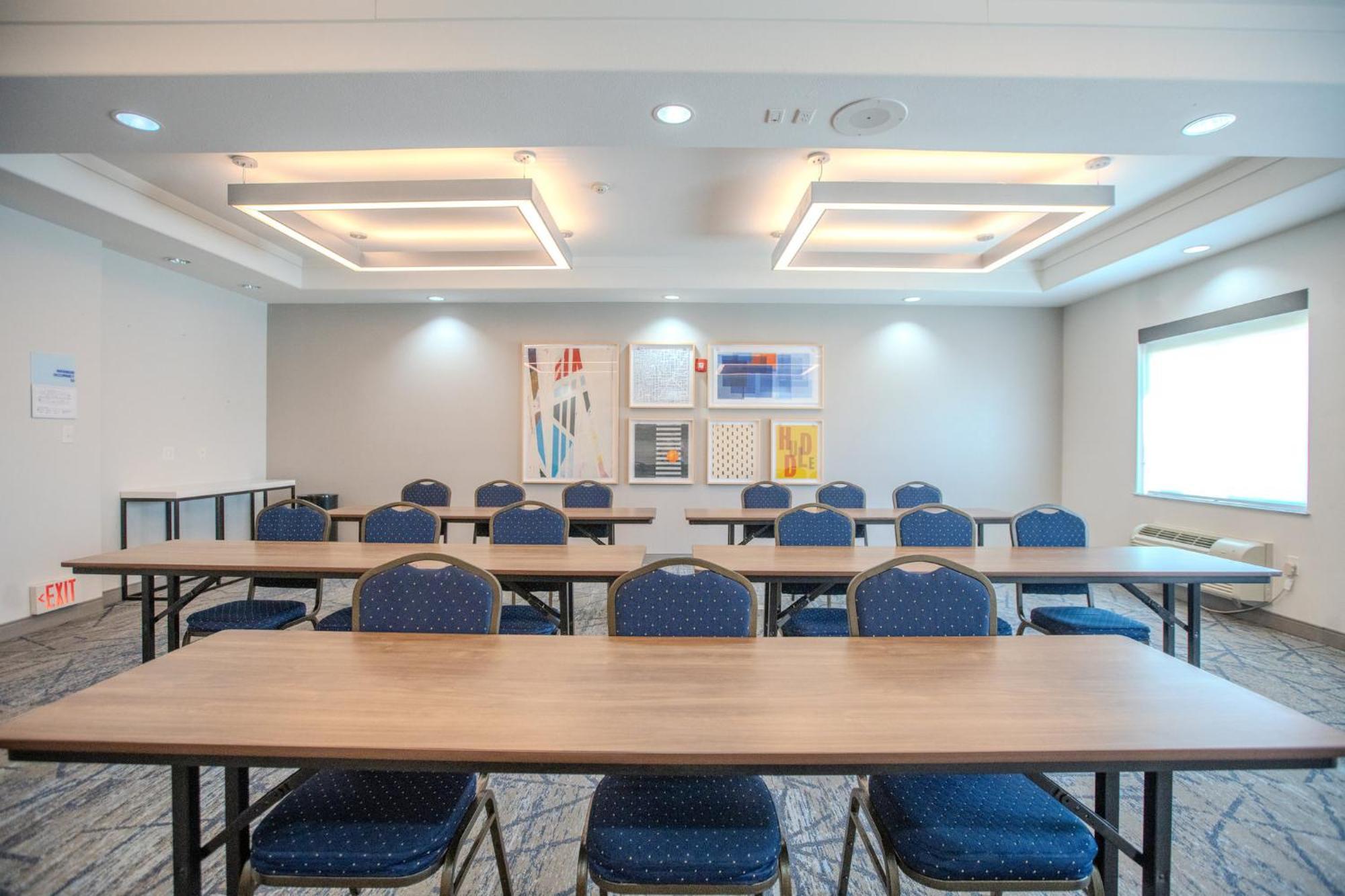 Holiday Inn Express & Suites Cleveland By Ihg מראה חיצוני תמונה