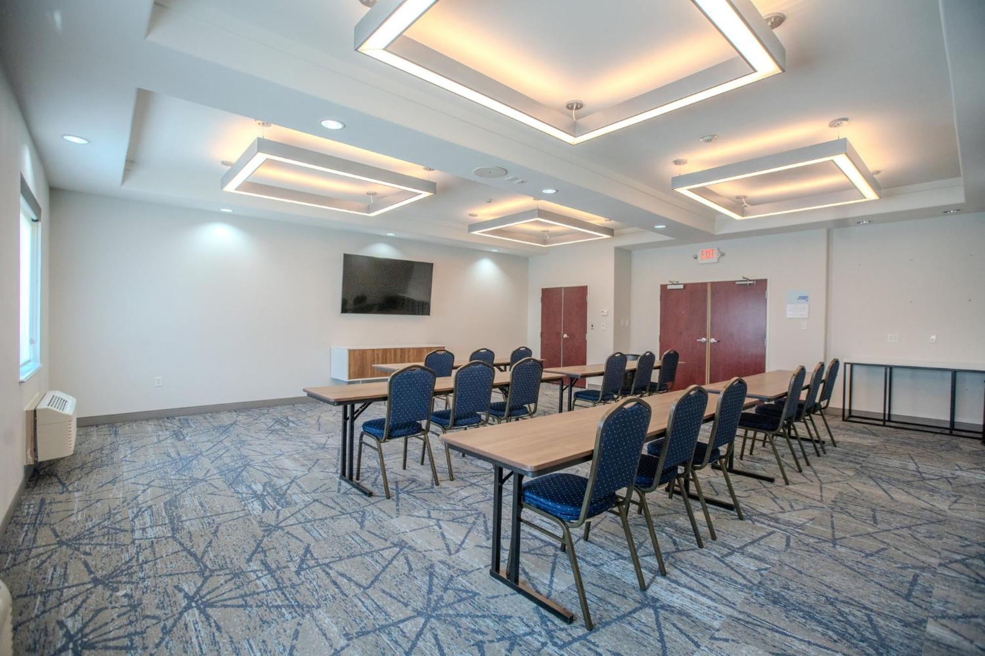 Holiday Inn Express & Suites Cleveland By Ihg מראה חיצוני תמונה