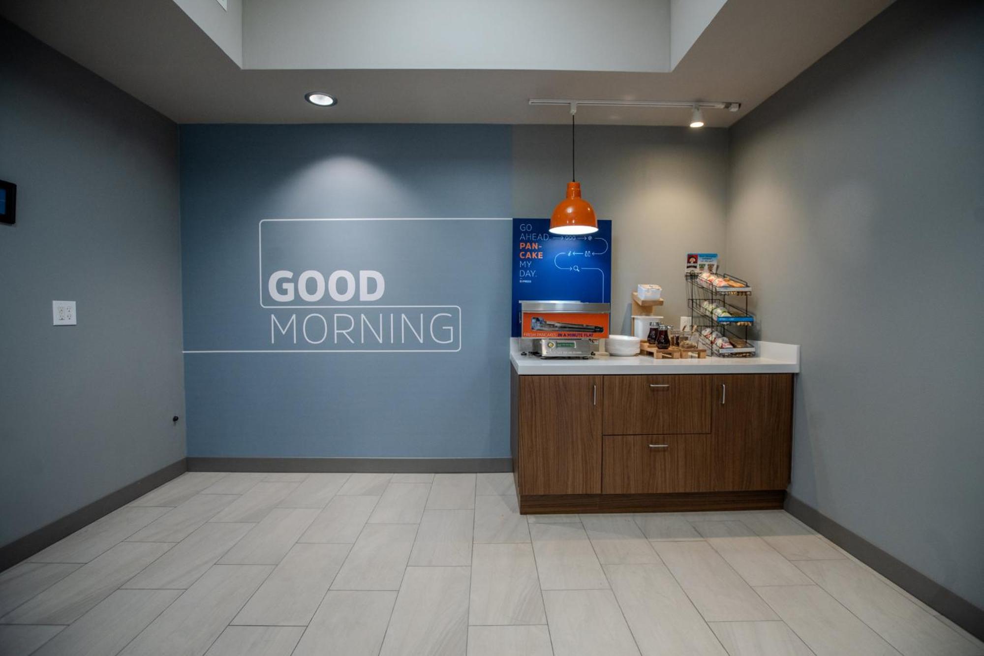 Holiday Inn Express & Suites Cleveland By Ihg מראה חיצוני תמונה