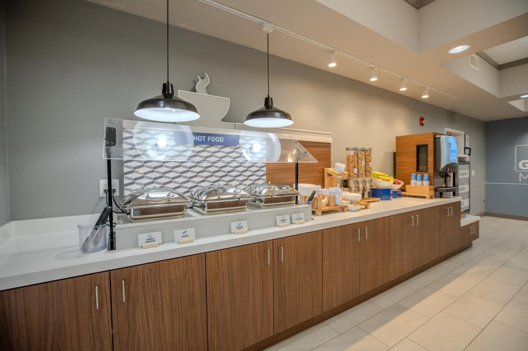 Holiday Inn Express & Suites Cleveland By Ihg מראה חיצוני תמונה