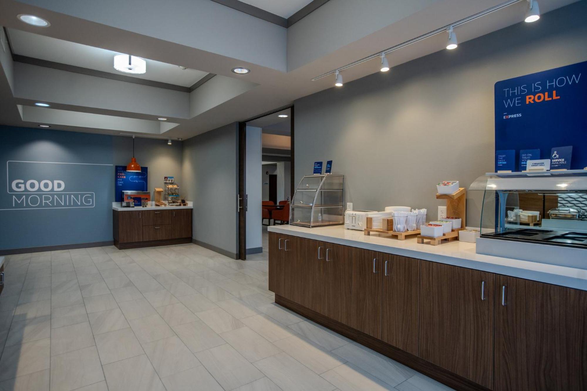 Holiday Inn Express & Suites Cleveland By Ihg מראה חיצוני תמונה