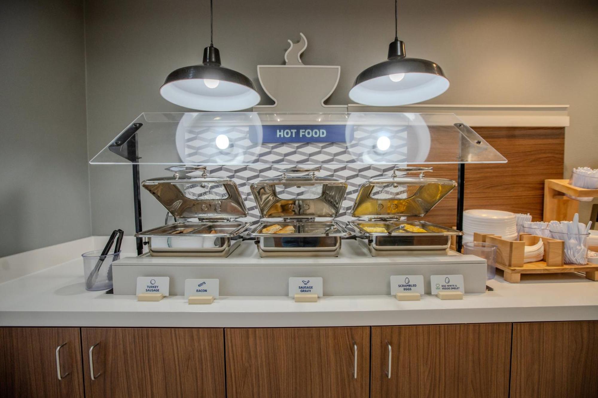 Holiday Inn Express & Suites Cleveland By Ihg מראה חיצוני תמונה
