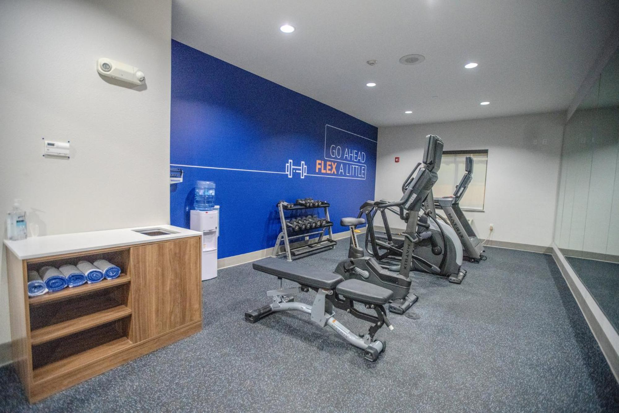 Holiday Inn Express & Suites Cleveland By Ihg מראה חיצוני תמונה