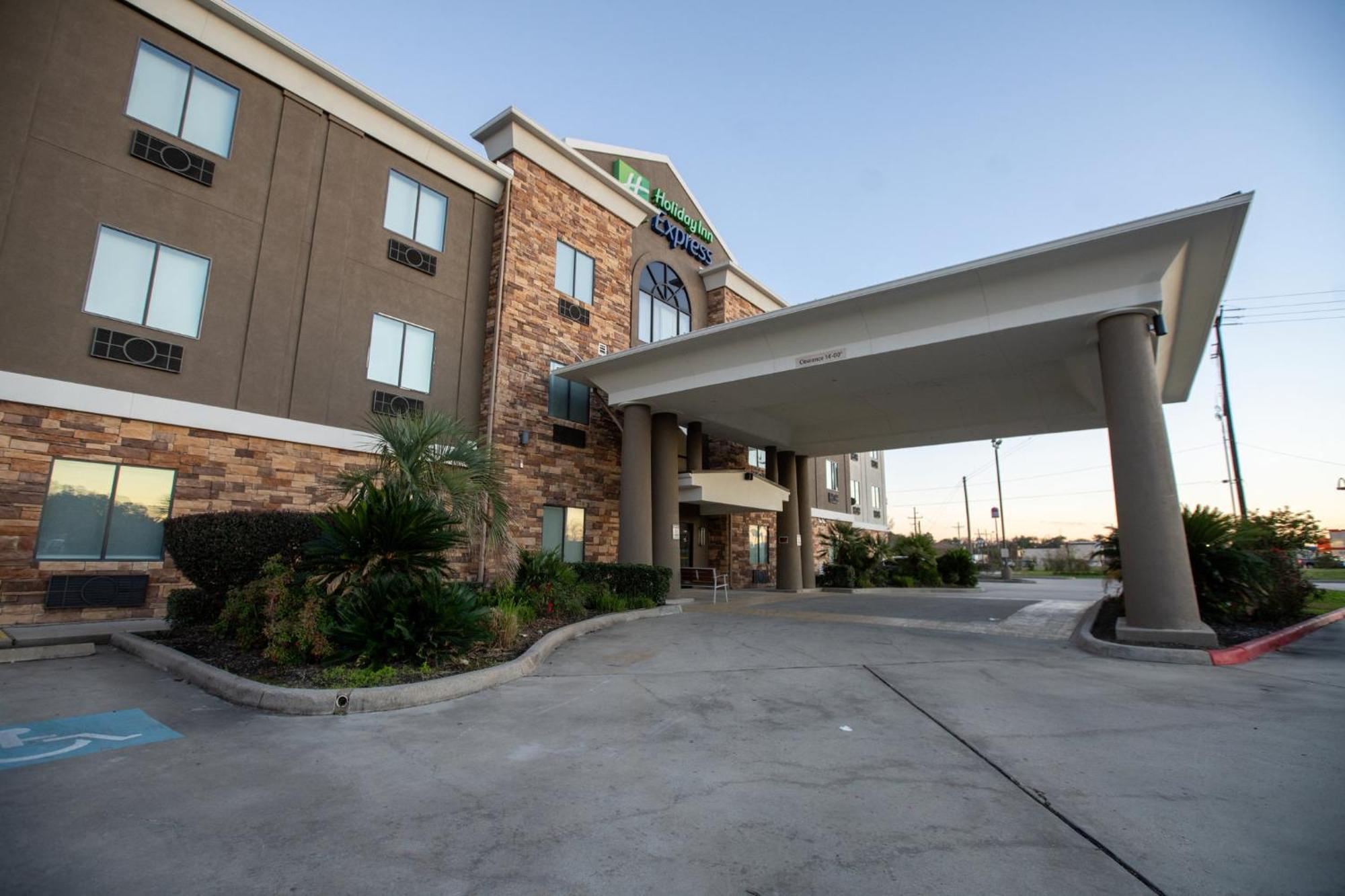 Holiday Inn Express & Suites Cleveland By Ihg מראה חיצוני תמונה