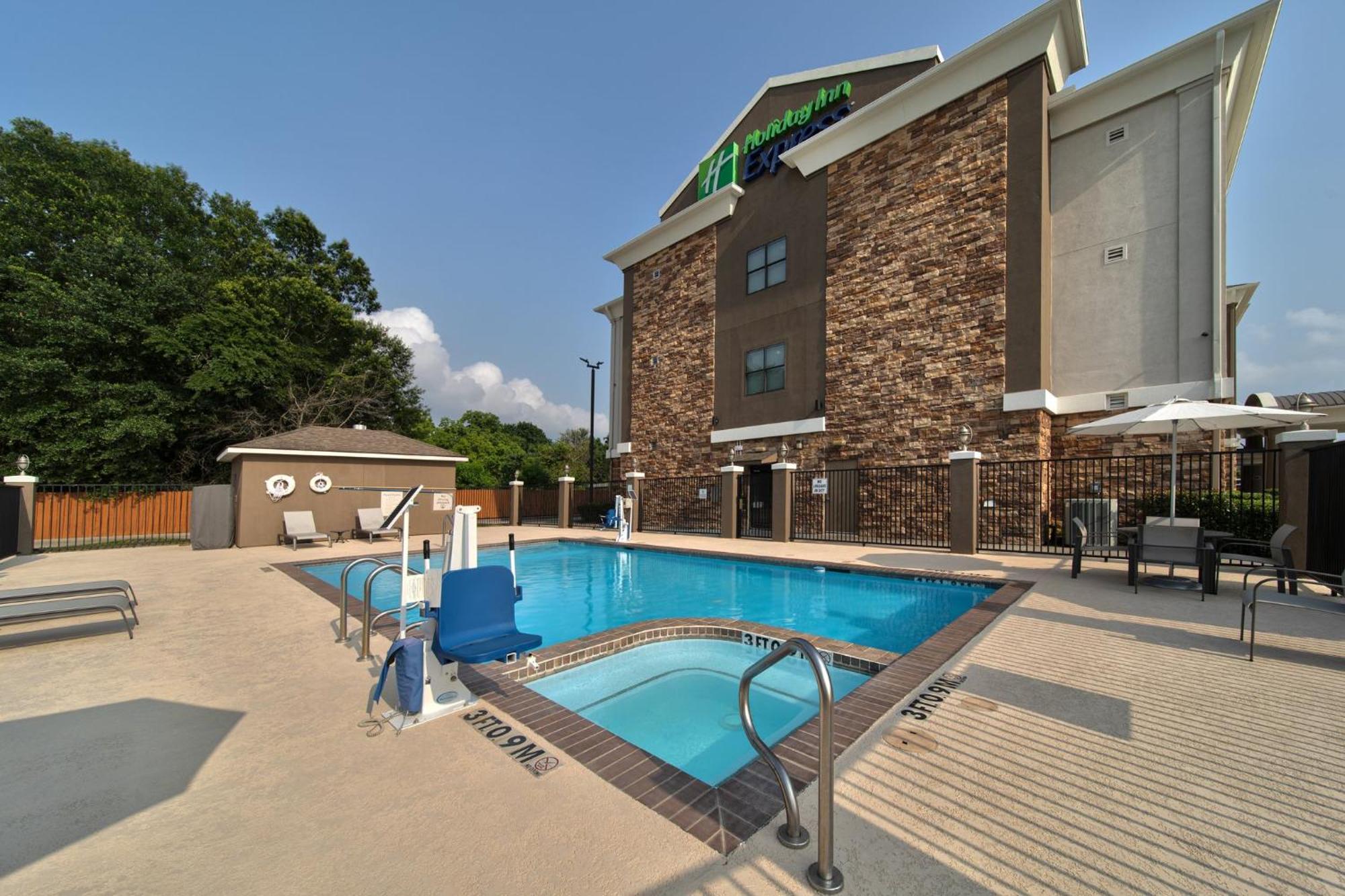 Holiday Inn Express & Suites Cleveland By Ihg מראה חיצוני תמונה